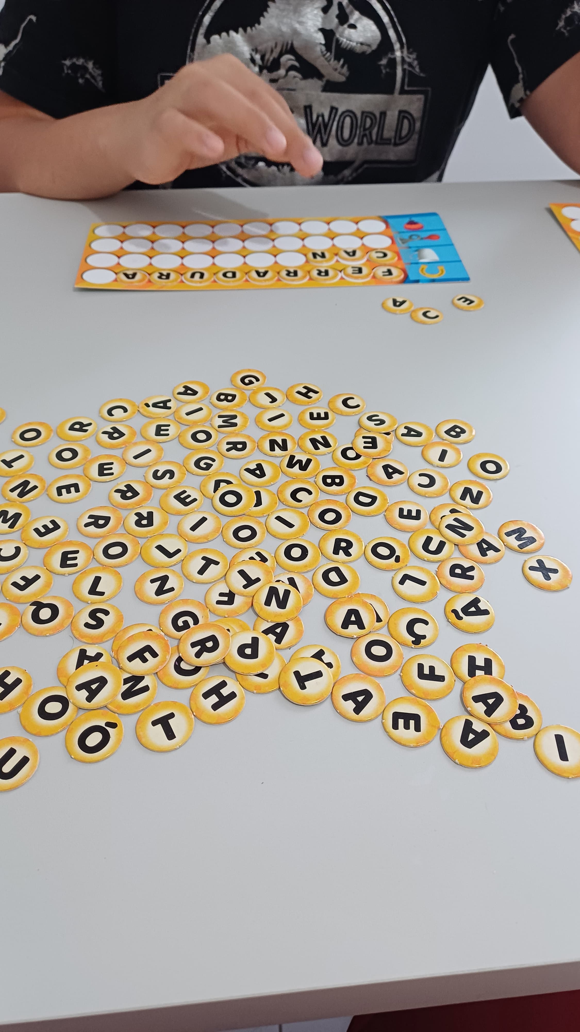 Atividade com letras magnéticas